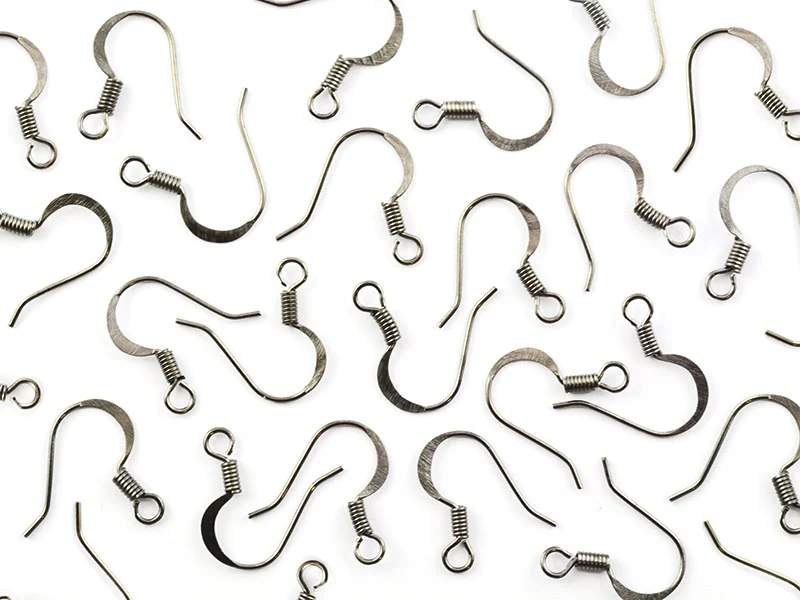 10 paires de boucles d'oreilles - crochets plats - couleur noir métallisé