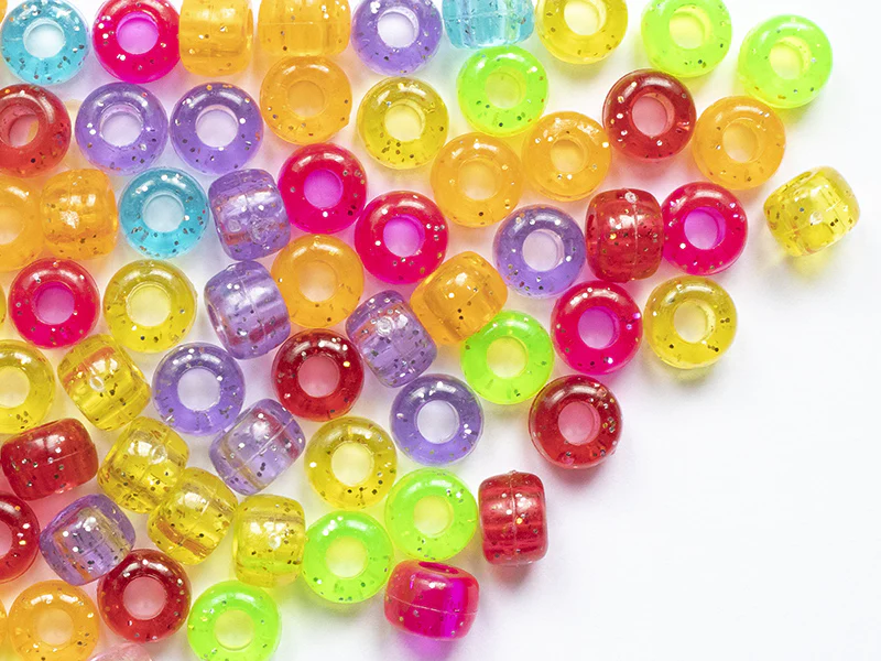 100 perles en plastique basiques pour enfants - pony beads - multicolores à paillettes - Image 5
