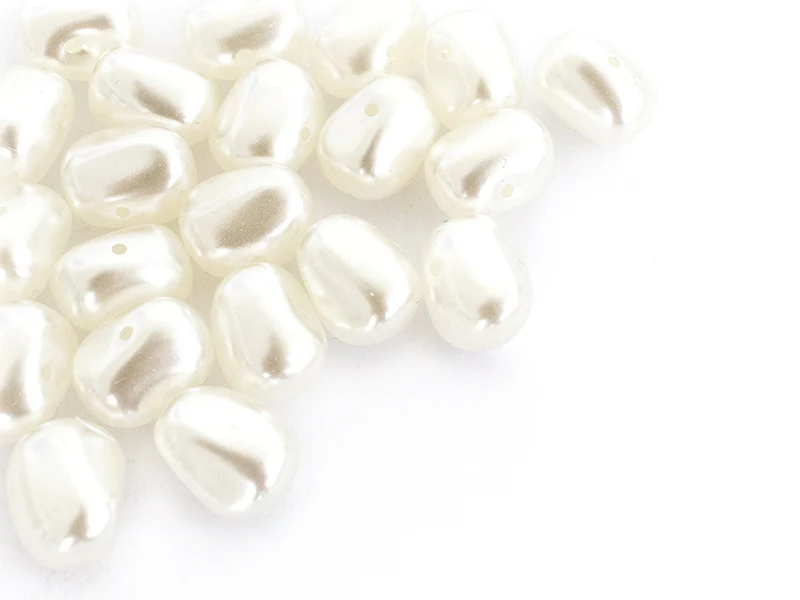 20 perles en plastique imitation perles de culture - forme irrégulière - 18 x 13 mm