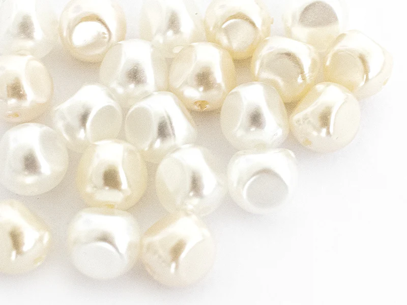 20 perles en plastique imitation perles de culture - forme irrégulière - 8 x 6 mm