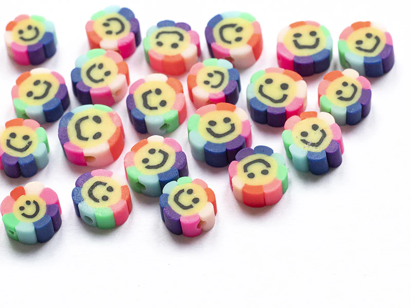 20 perles fleur sourire en pâte polymère - 9 mm - Image 10