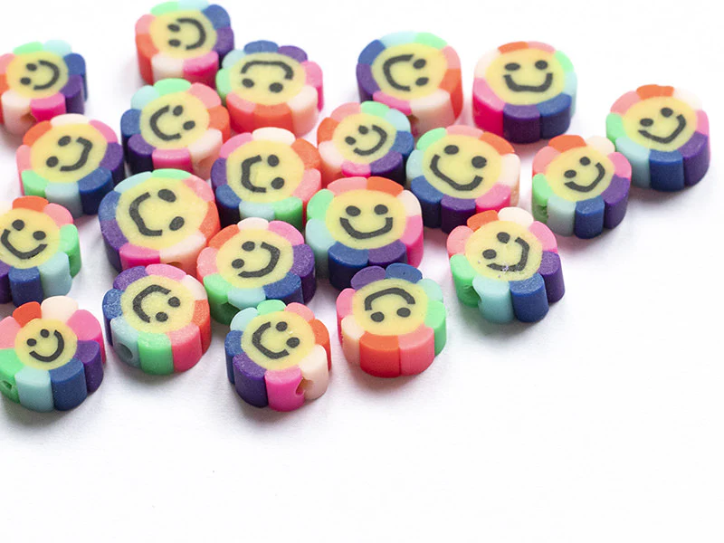 20 perles fleur sourire en pâte polymère - 9 mm - Image 5