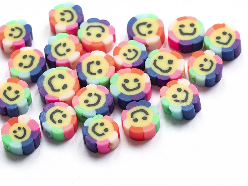 20 perles fleur sourire en pâte polymère - 9 mm - Image 6