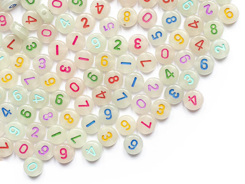 200 perles rondes en plastique - chiffres et numéros - phosphorescent et multicolore - 7 mm