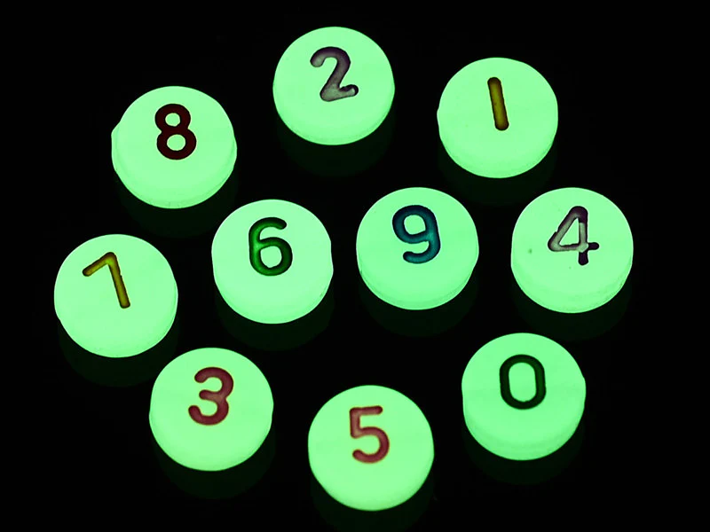 200 perles rondes en plastique - chiffres et numéros - phosphorescent et multicolore - 7 mm - Image 11