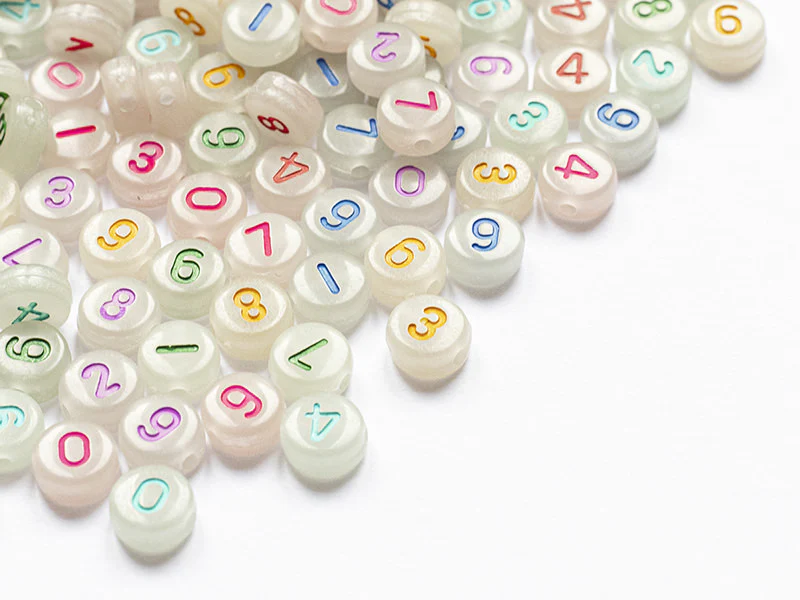 200 perles rondes en plastique - chiffres et numéros - phosphorescent et multicolore - 7 mm - Image 6