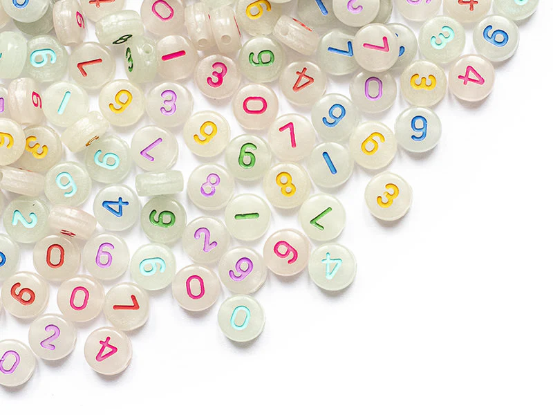 200 perles rondes en plastique - chiffres et numéros - phosphorescent et multicolore - 7 mm - Image 8