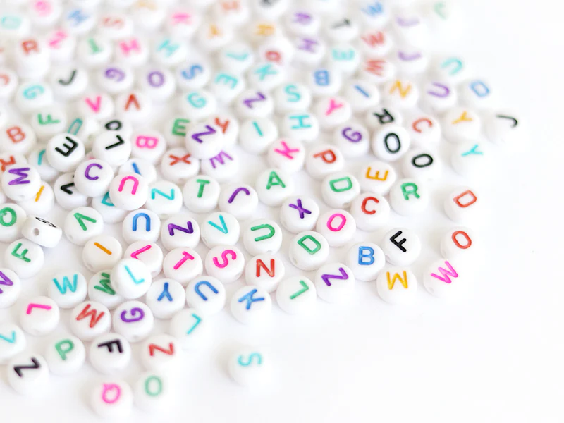 200 perles lettres alphabet rondes multicolores