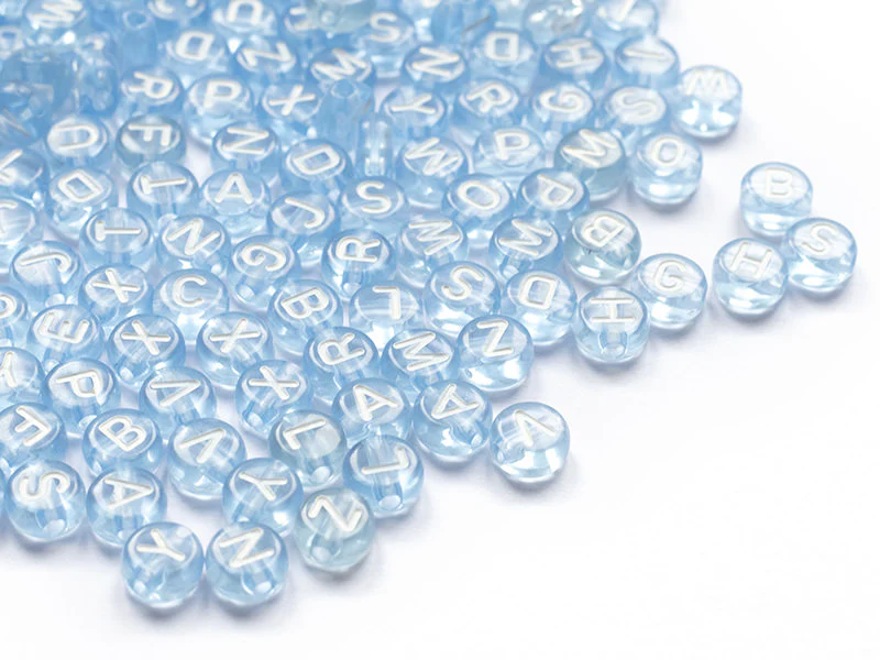 200 perles rondes en plastique - lettres alphabet - bleu claur transparent - 7 mm