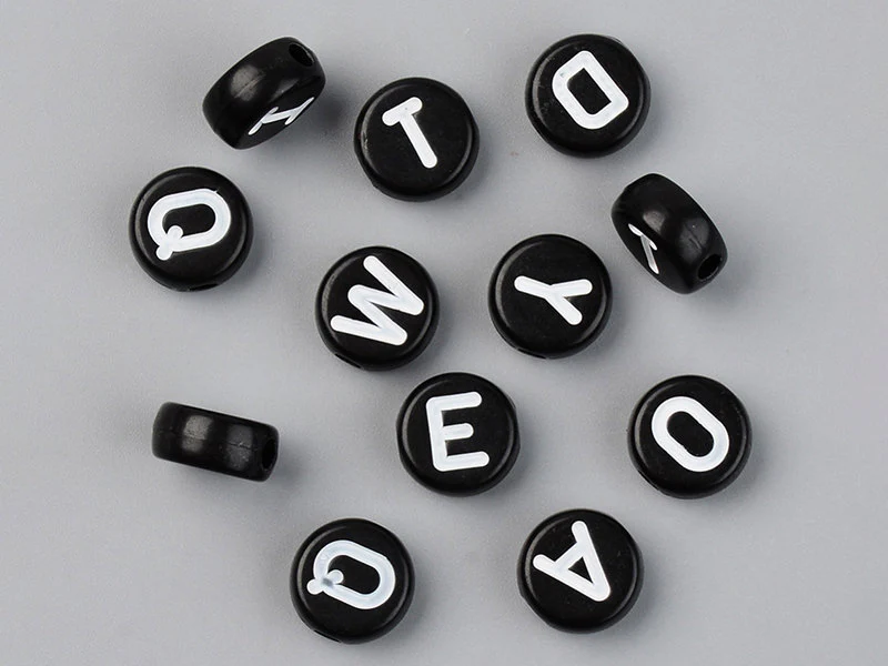 200  perles rondes en plastique - lettres alphabet - noir et blanc - 7 mm - Image 4