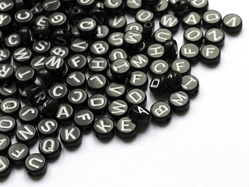 200  perles rondes en plastique - lettres alphabet - noir et blanc - 7 mm - Image 6