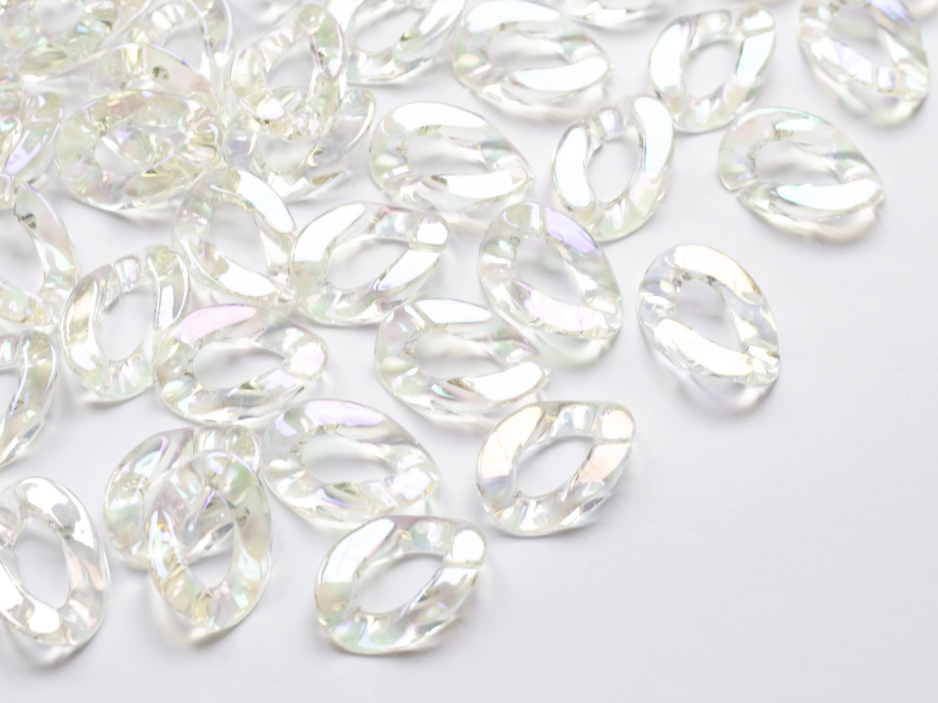 50 grands maillons en plastique 30 x 21 mm - à connecter pour création de chaîne - blanc nacré et irisé - Image 5
