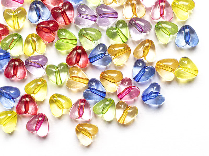50 perles en plastique coeur - inclusion multicolore - 10 mm - Image 5