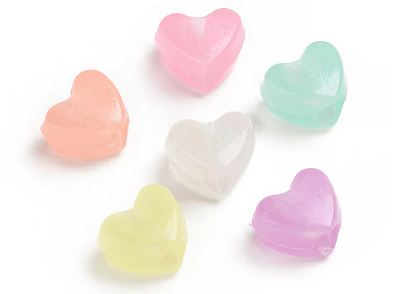 50 perles en plastique - cœurs - phosphorescent / brille dans le noir - Image 2