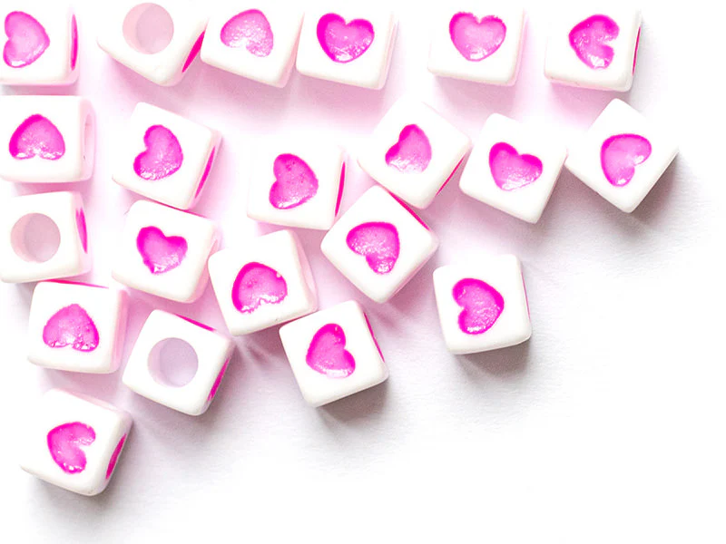 20 perles en plastique cubes symbole coeur - rose flashy - 7 mm - Image 3