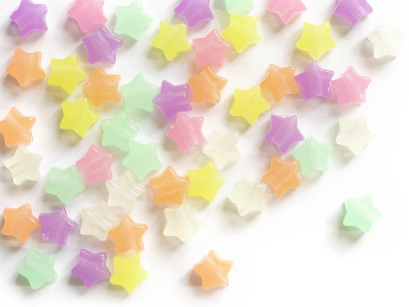 50 perles en plastique - étoiles - phosphorescent / brille dans le noir - Image 4