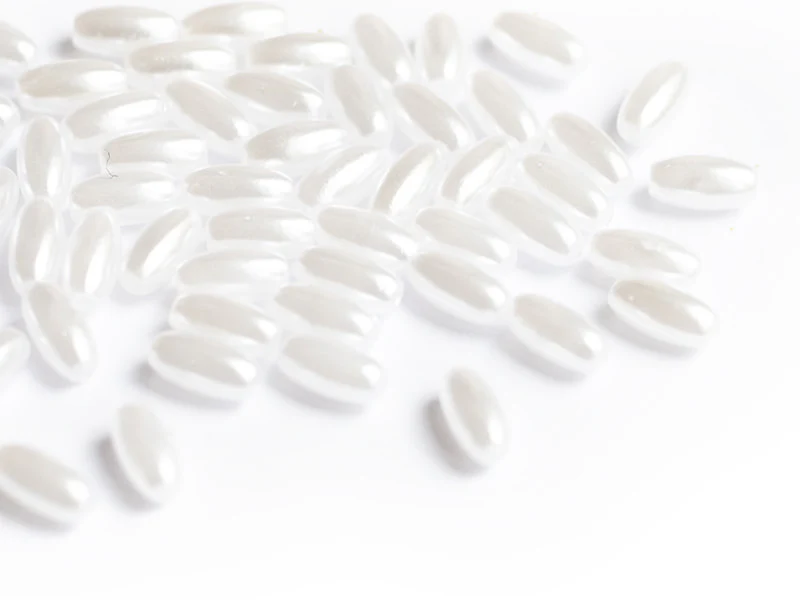 50 perles en plastique - forme riz - imitation perle de culture - 8x4 mm
