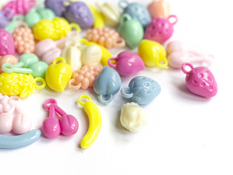 50 perles en plastique - fruits variés - pastel
