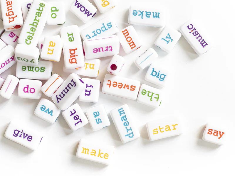 50 perles en plastique  - mots  multicolore - Image 3