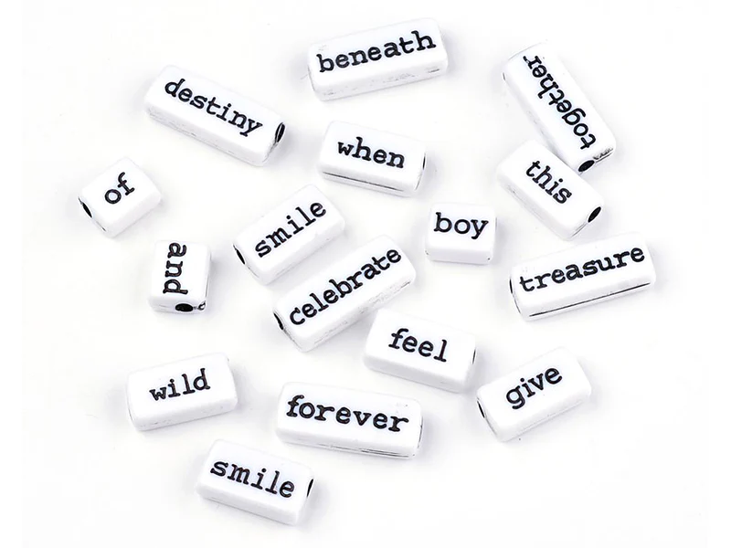50 perles en plastique  - mots - noir et blanc - Image 3