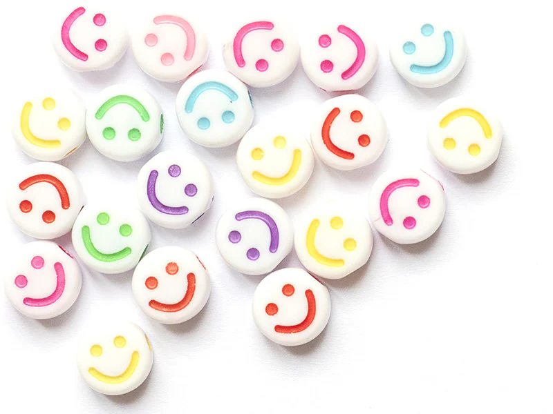 20 perles en plastique rondes symbole sourire - blanc et multicolore - 10 mm - Image 11