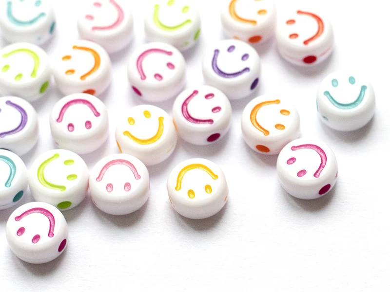 20 perles en plastique rondes symbole sourire - blanc et multicolore - 10 mm - Image 13