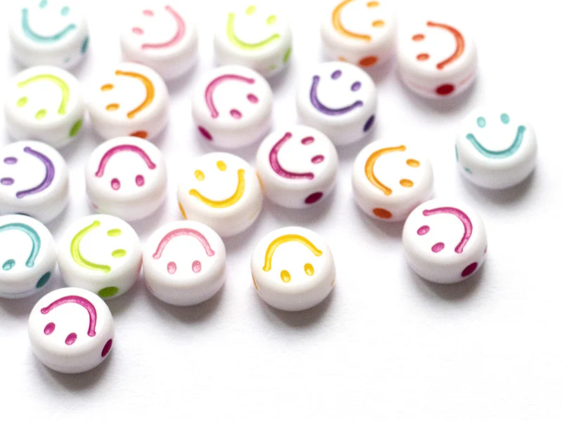 20 perles en plastique rondes symbole sourire - blanc et multicolore - 7 mm - Image 14
