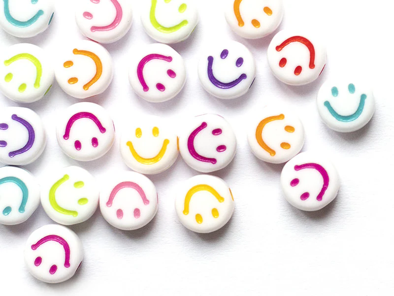 20 perles en plastique rondes symbole sourire - blanc et multicolore - 7 mm - Image 16