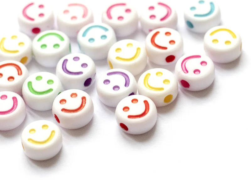 20 perles en plastique rondes symbole sourire - blanc et multicolore - 7 mm - Image 8