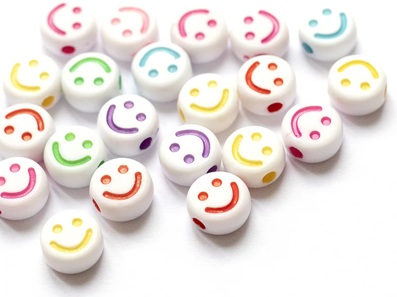 20 perles en plastique rondes symbole sourire - blanc et multicolore - 7 mm - Image 9
