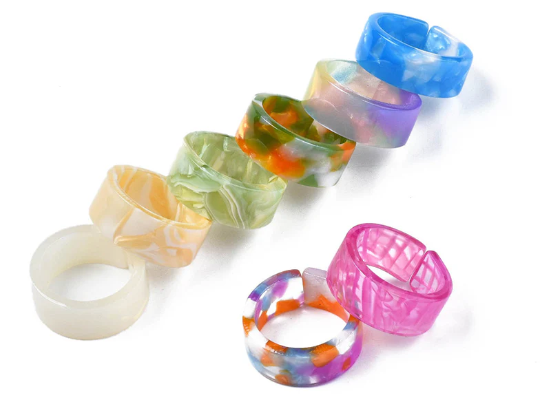 Bague en résine transparente effet écaillé - Couleur aléatoire - Image 4