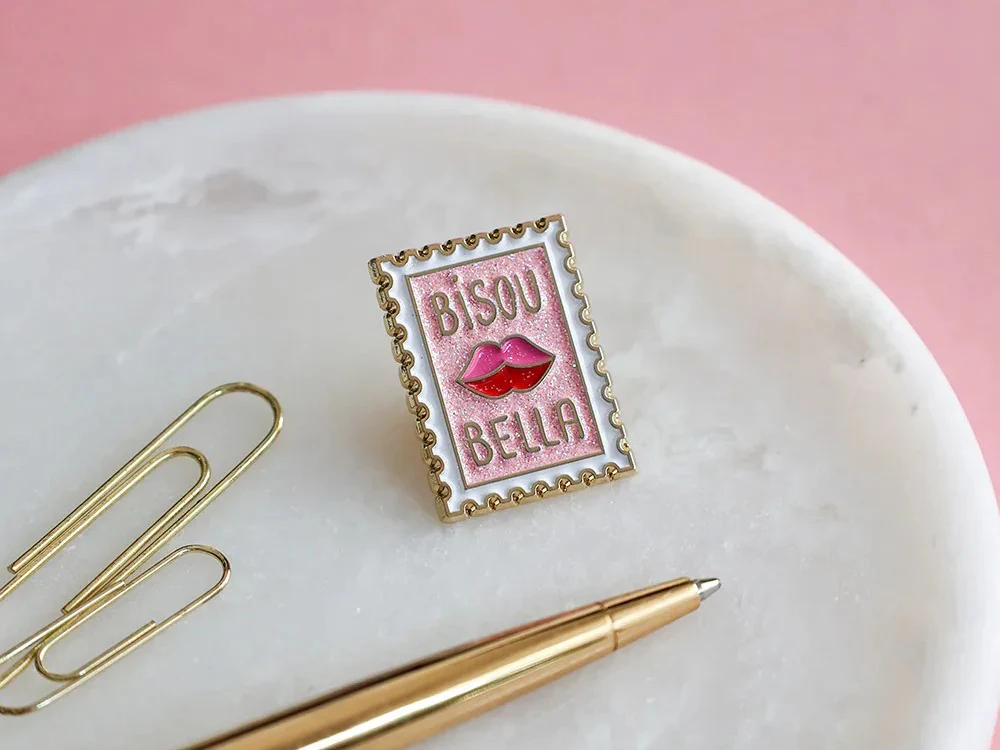 Pin's Bisou Bella - ATWS - Image 3