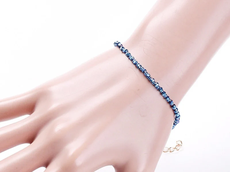 Bracelet à perles de verre - bleu irisé - Image 4