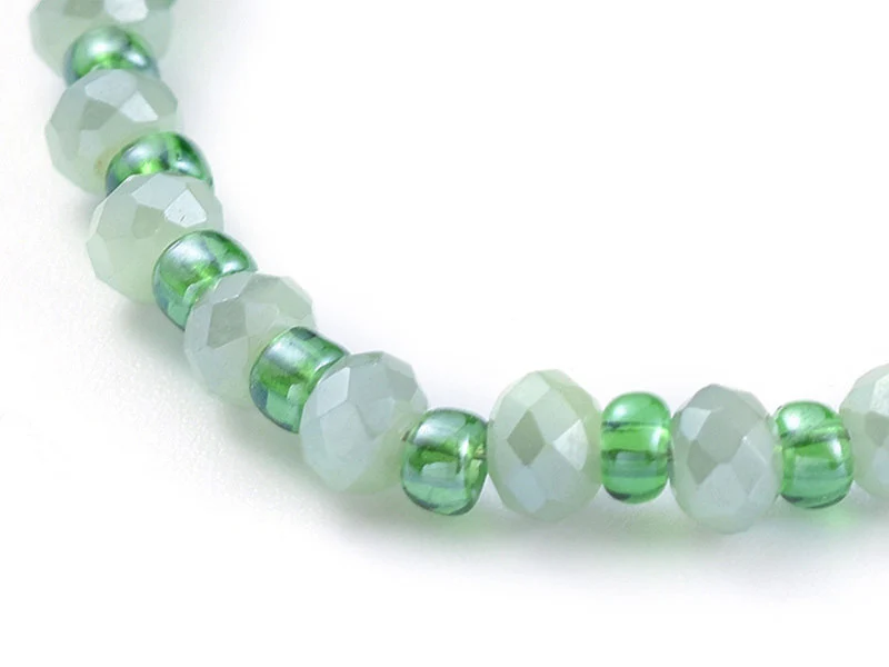 Bracelet à perles de verre - vert irisé - Image 2