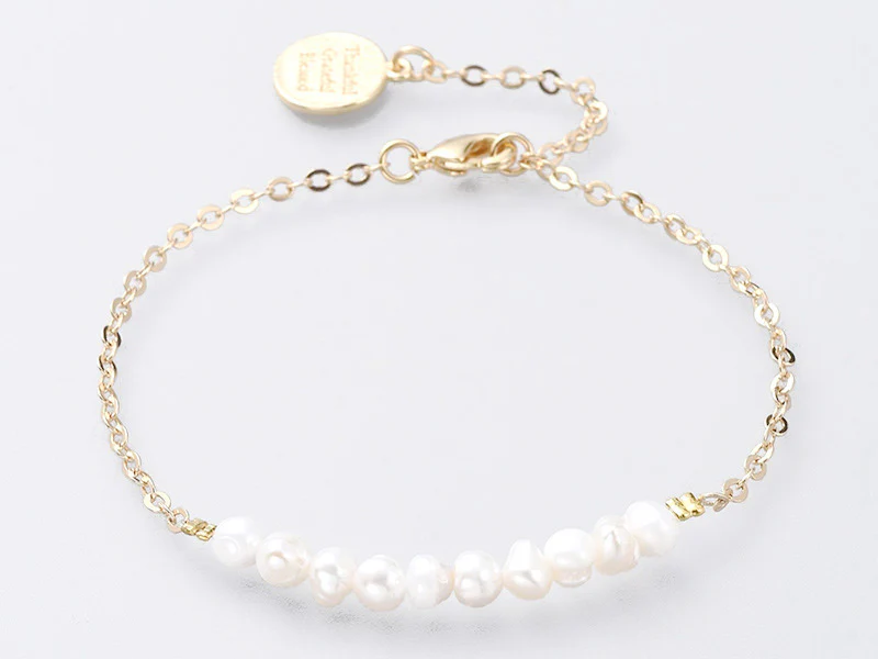 Bracelet avec véritables perles de culture et chaine doré à l'or fin 18K