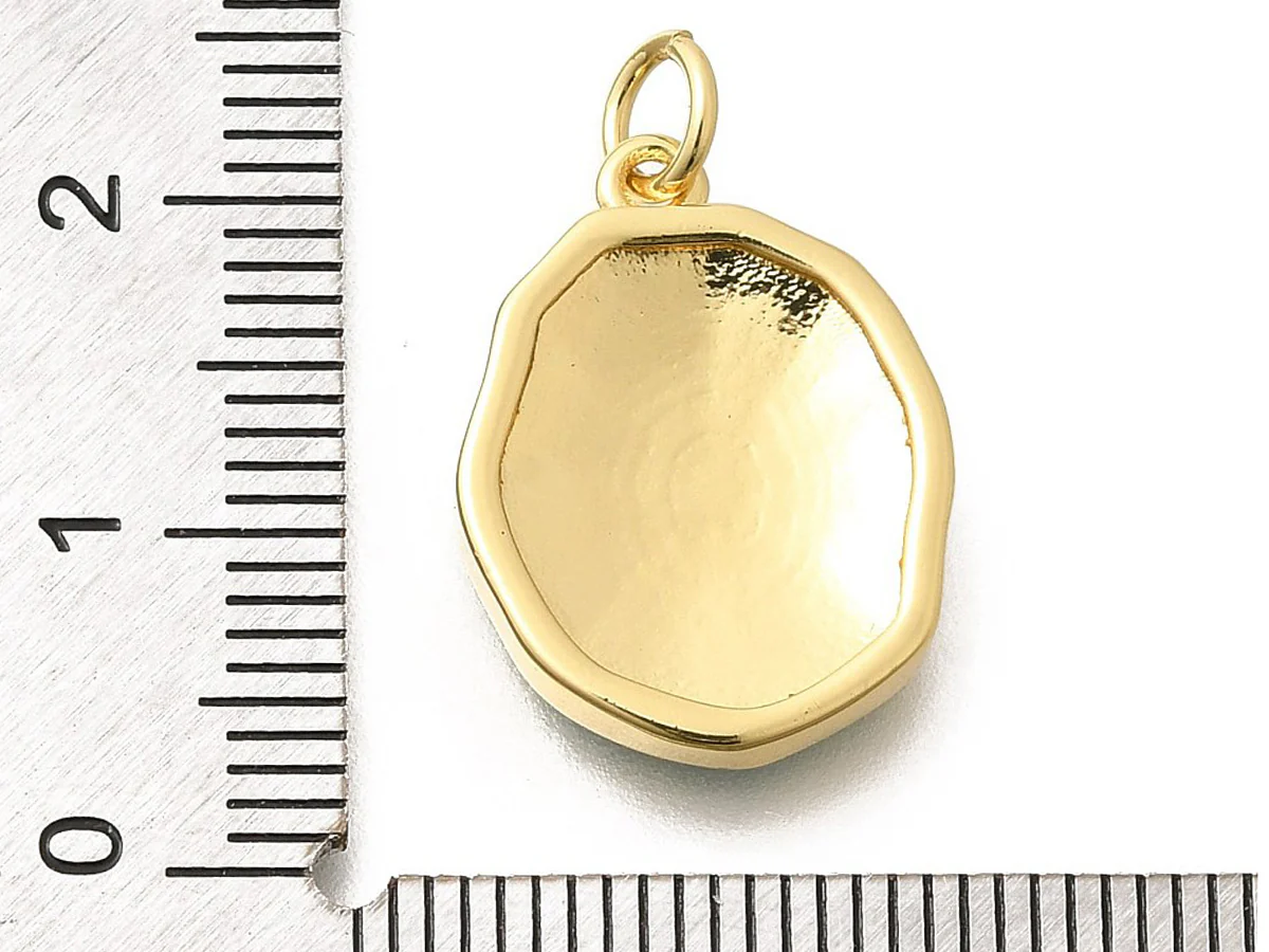 Breloque lune émaillée en laiton doré à l’or fin - Image 3