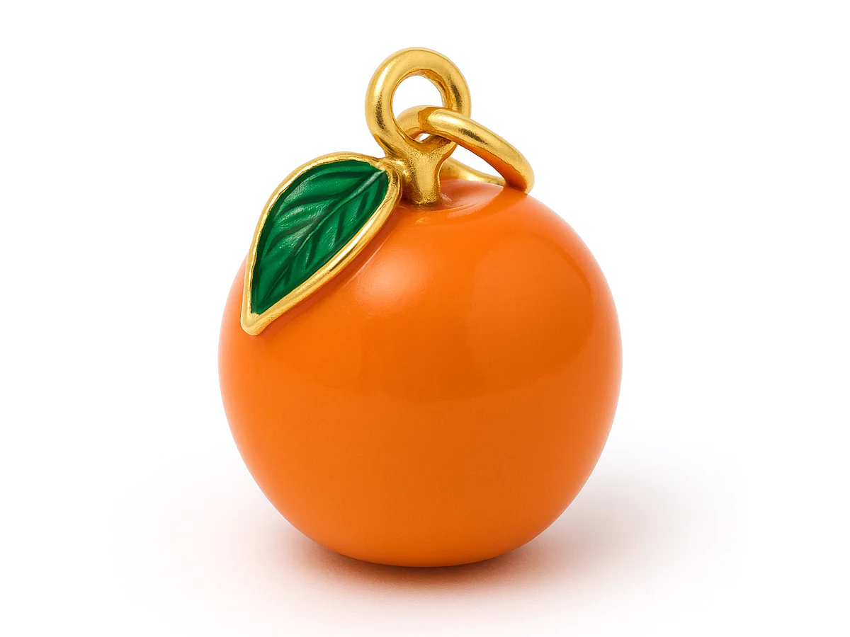 Breloque orange émaillée en laiton doré à l’or fin
