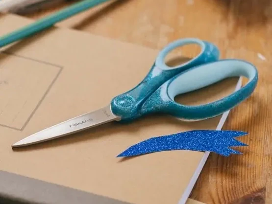 Ciseaux collège Fiskars 18 cm bleu pailleté - Image 4