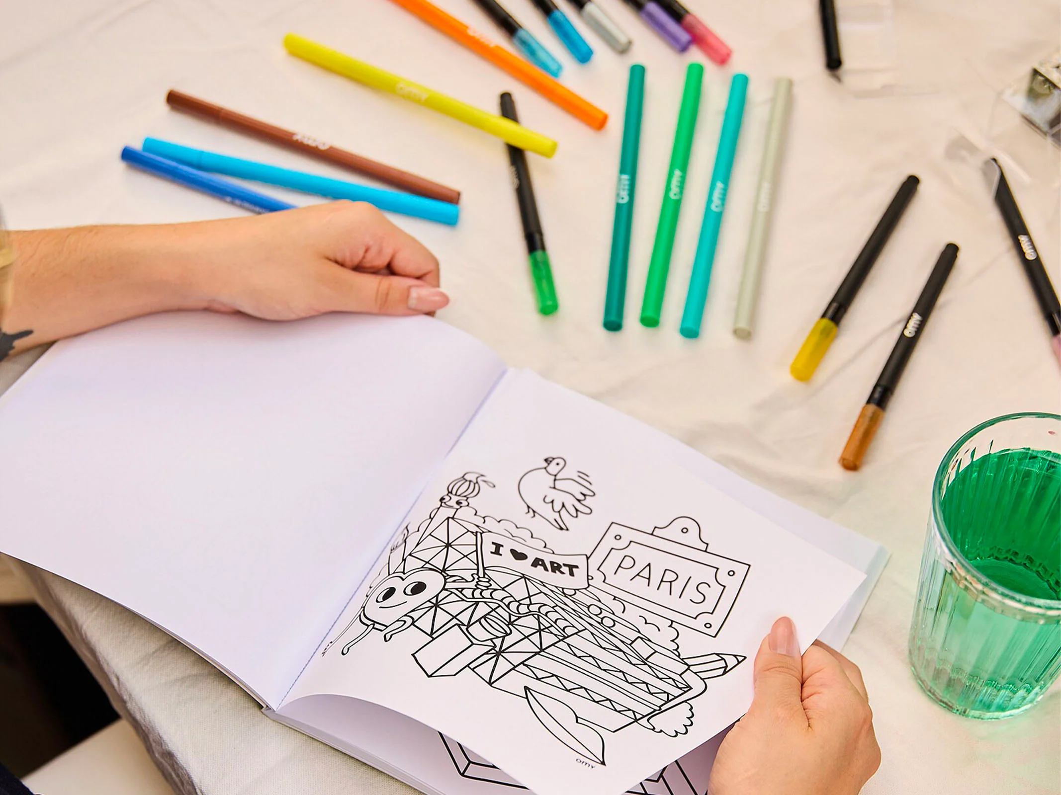 Cahier de coloriage Cozy Art - Paris - OMY - Image 4