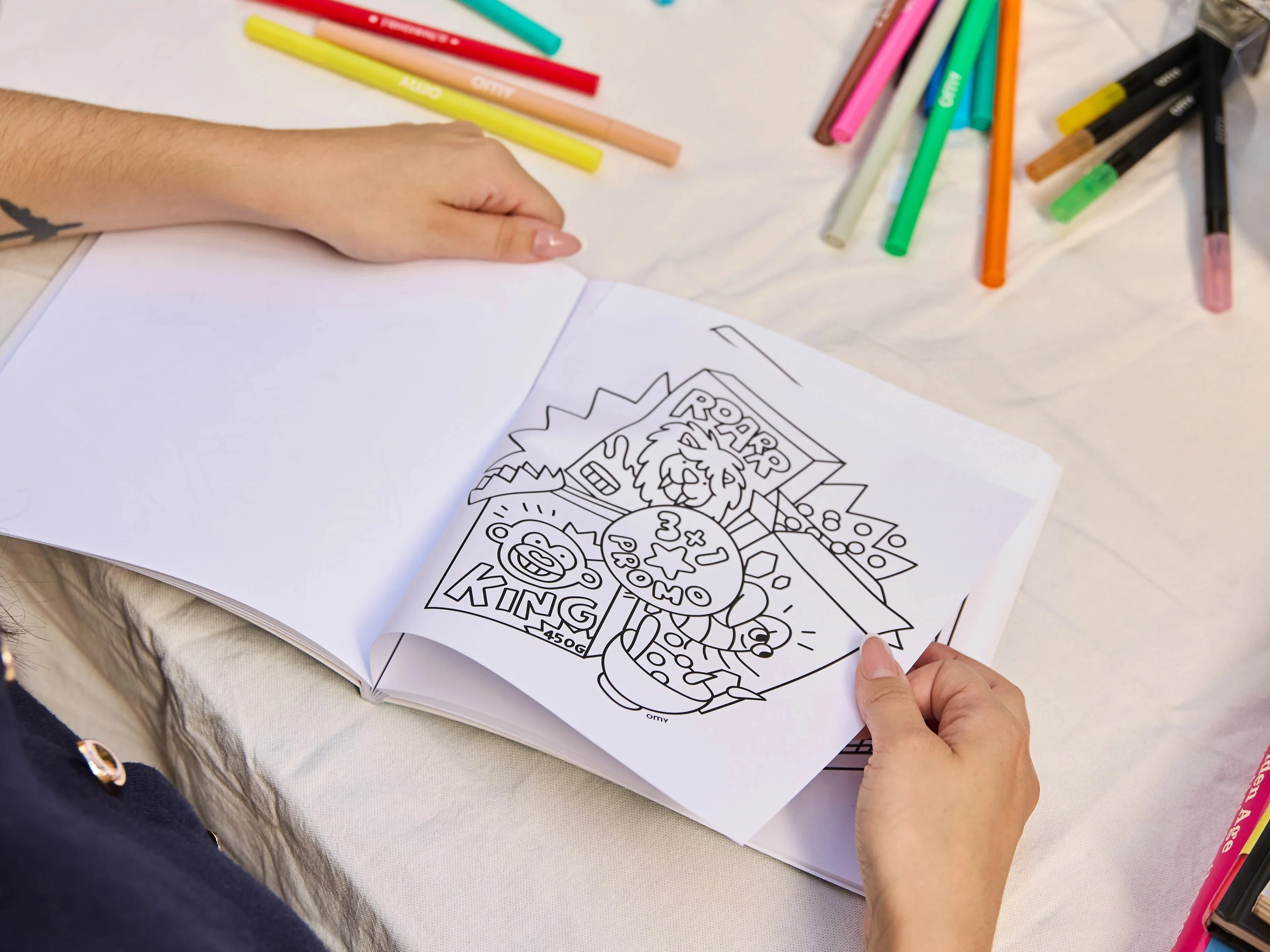 Cahier de coloriage Cozy Art - Supermarket - OMY - Image 3