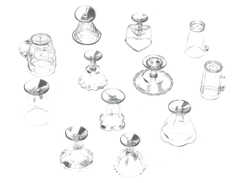Lot de 12 gobelets différentes miniatures en plastique - Image 2