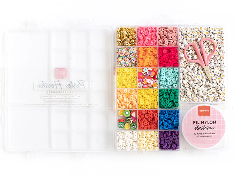 Maxi boite - 16 couleurs de perles heishi POP et accessoires + perles lettres, ciseaux et fil élastique - Image 3