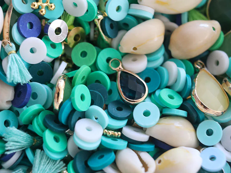 Mélange de perles heishi et de breloques - Bali - Image 3