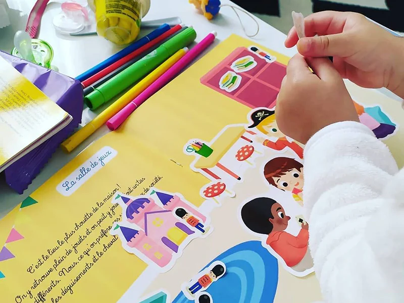 Cahier Mes 500 autocollants - princesses - Image 2