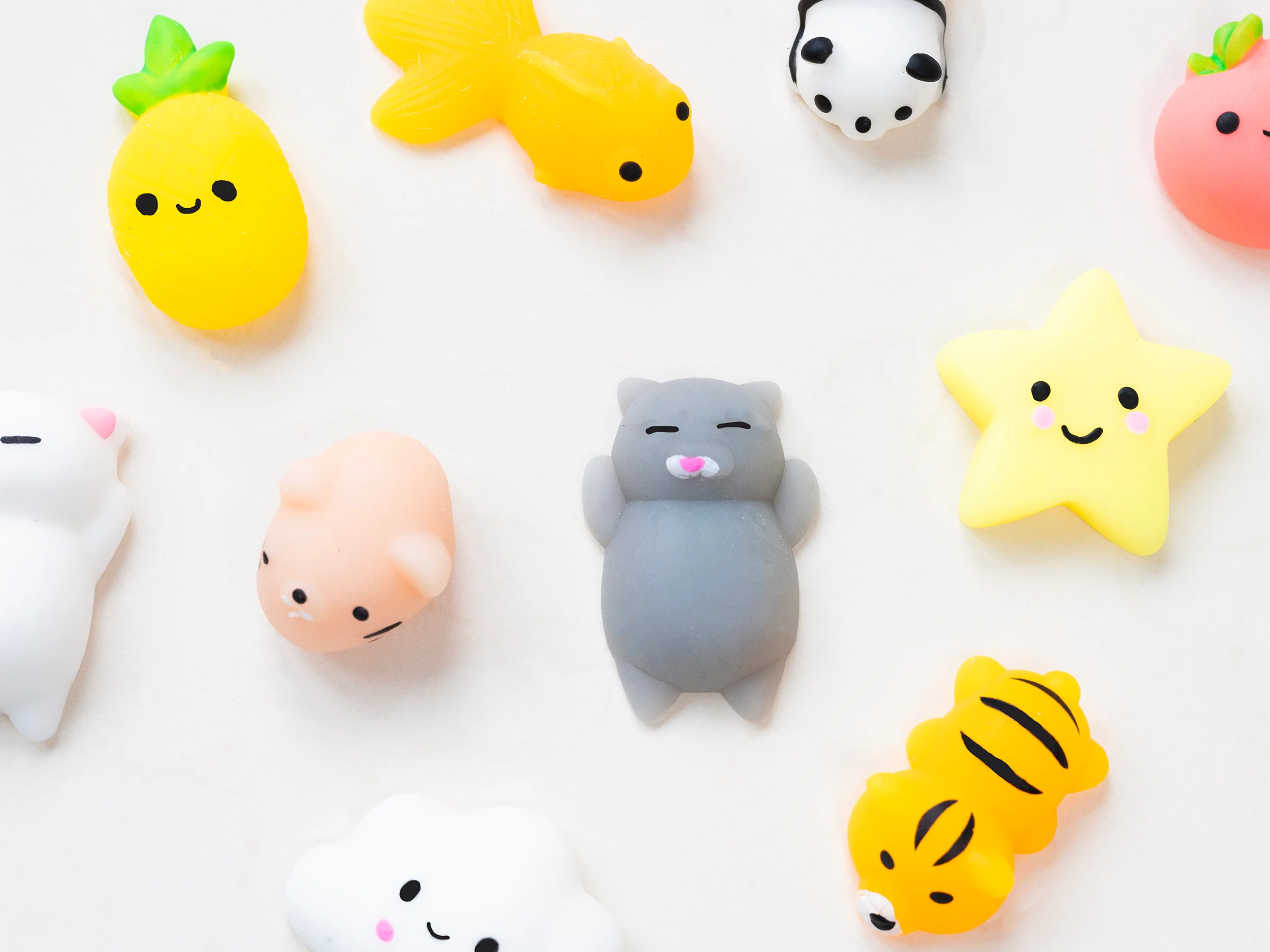 Mini squishy chat gris qui dort - anti-stress - Image 4