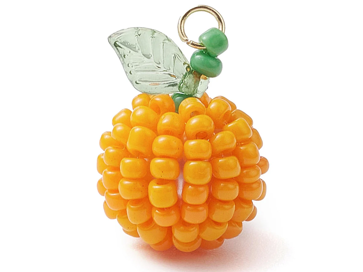 Pendentif orange en perles de rocaille