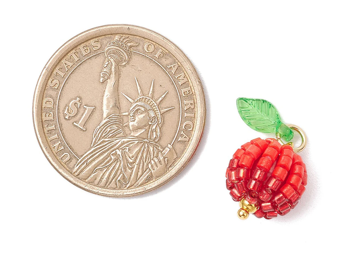 Pendentif pomme rouge en perles de rocaille nacrées - Image 2