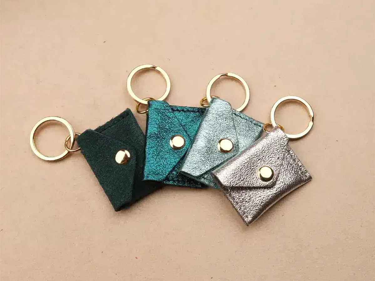 Porte-clés Mini Enveloppe en cuir lisse - Bleu lupin - Image 2