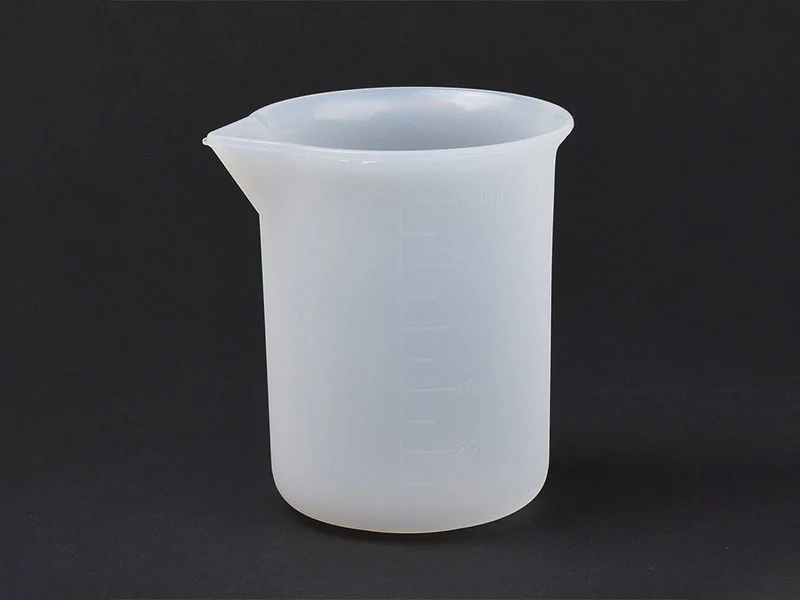 Verre doseur avec bec verseur en silicone - 100 ml - Image 2