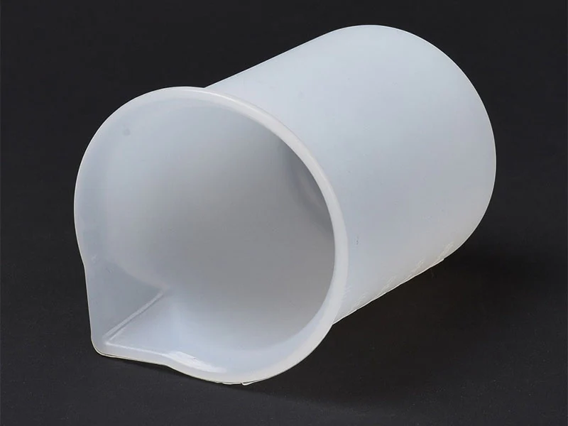 Verre doseur avec bec verseur en silicone - 100 ml - Image 3